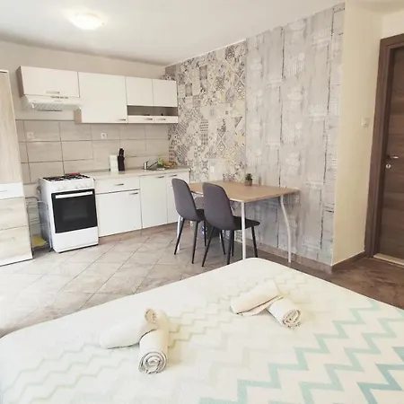 Close To Sandy Apartmán *