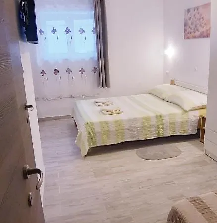 Close To Sandy Split