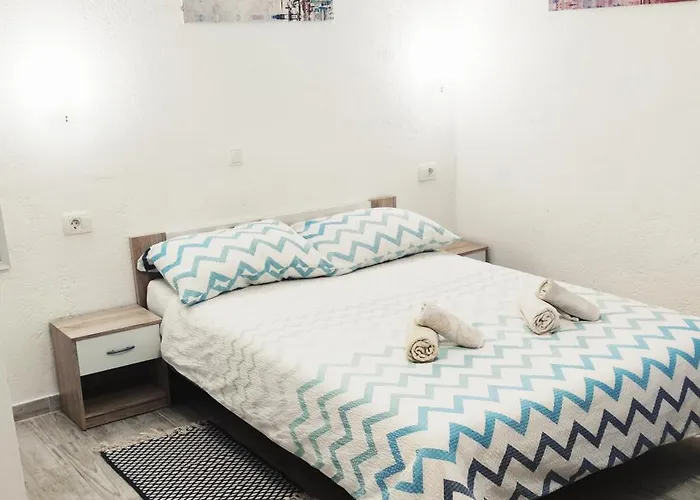 Close To Sandy * Split