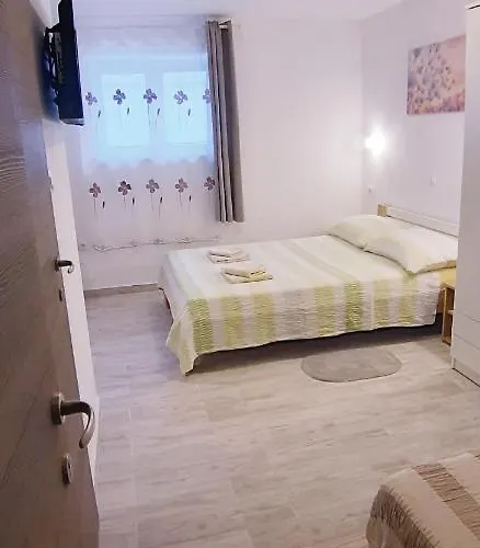 Close To Sandy Split